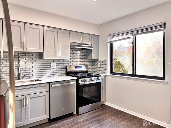 5th image of 191 Hampshire Dr