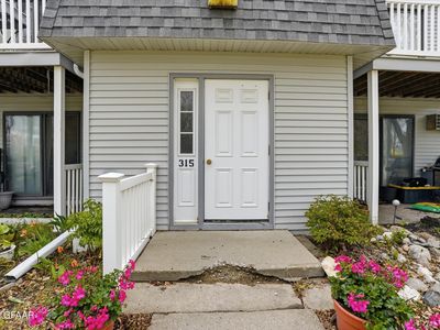 315 N 51st St APT 12, Grand Forks, ND, 58203