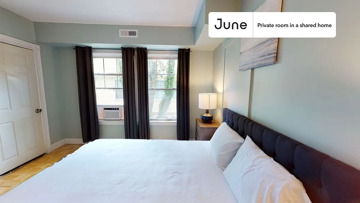 Queen bedroom in 7 bed/2.5 bath home in Harvard Square (Cambridge) #443 C — Photo 2