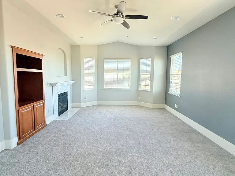 850 Monterey Ct — Photo 17