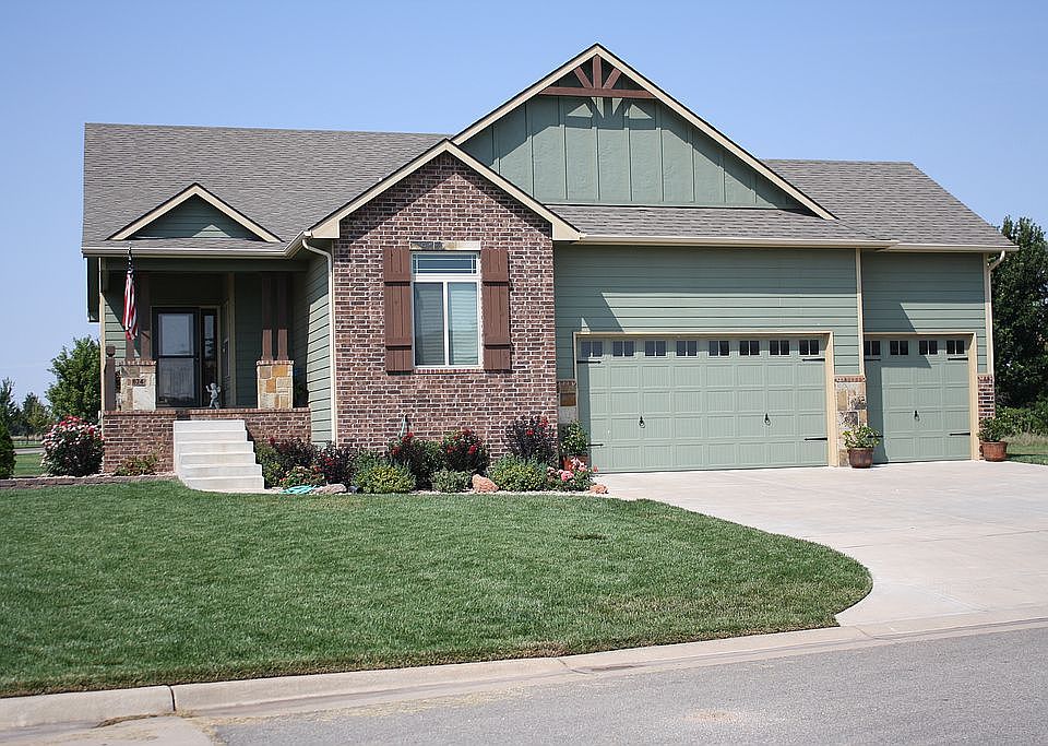 Large garage with windows