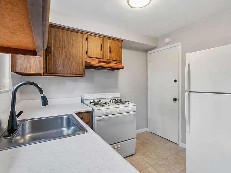 Baldwin Cathell Townhouses — Photo 47