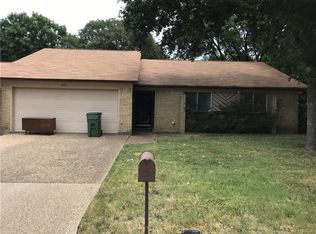 2219 Park Springs Ct, Arlington, TX 76013
