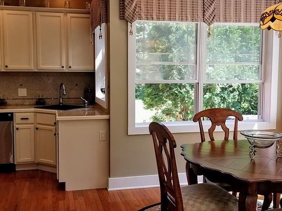 5th image of 69 Cobble Hill Dr