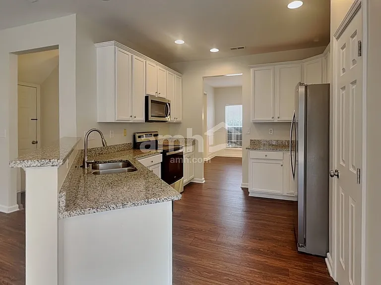 1019 Canopy Dr — Photo 4
