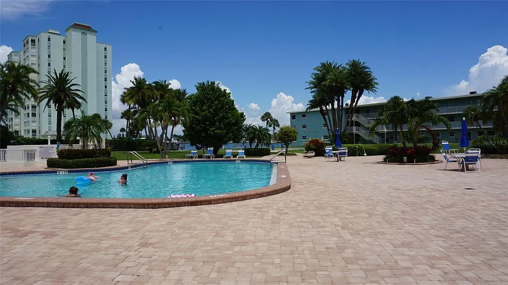 1 bed, 1.0 bath, 910 sqft, $1,950 — Photo 1