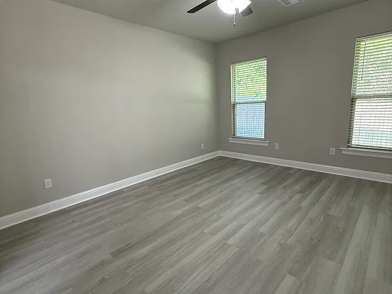 404 Sparrowhawk St — Photo 25