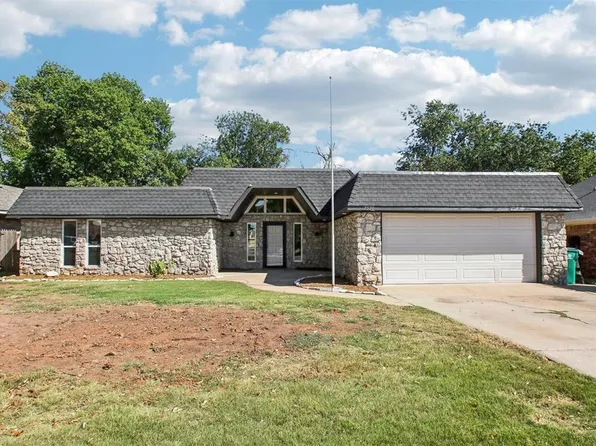 7520 Brookside Dr, Warr Acres, OK 73132