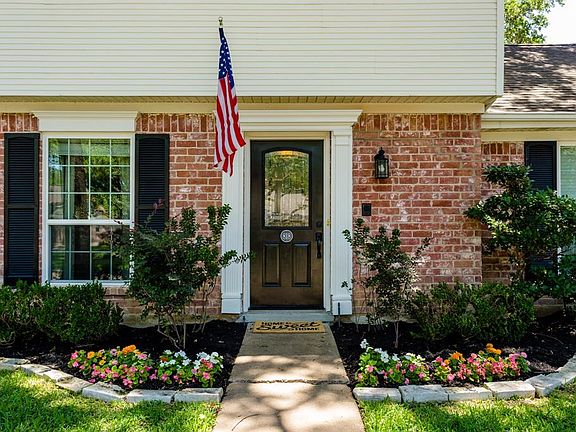 Fresh, colorful landscaping