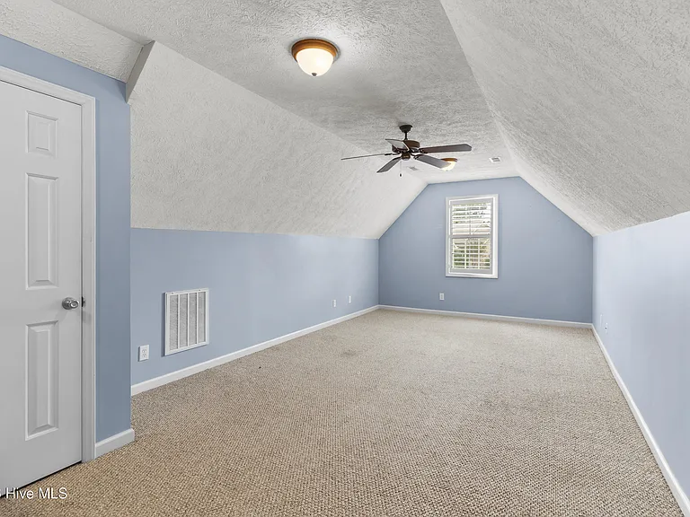 108 Camberly Ln — Photo 33
