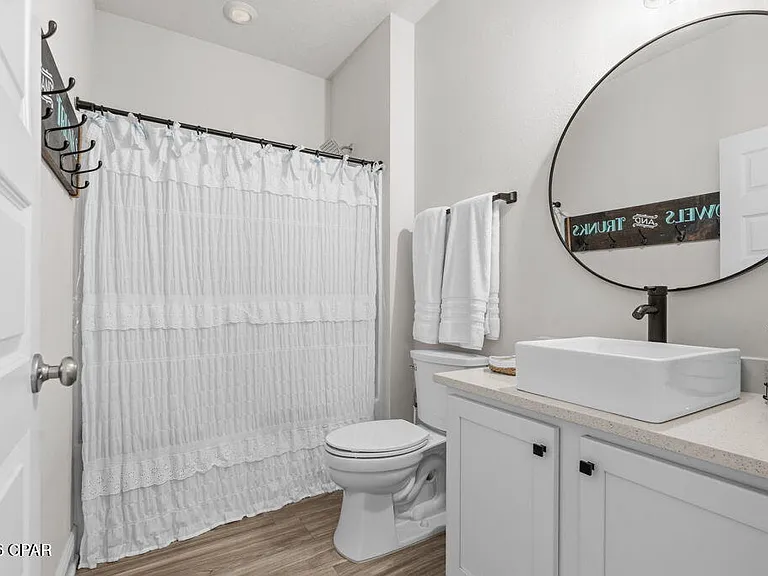 350 Emerald Cove St — Photo 4