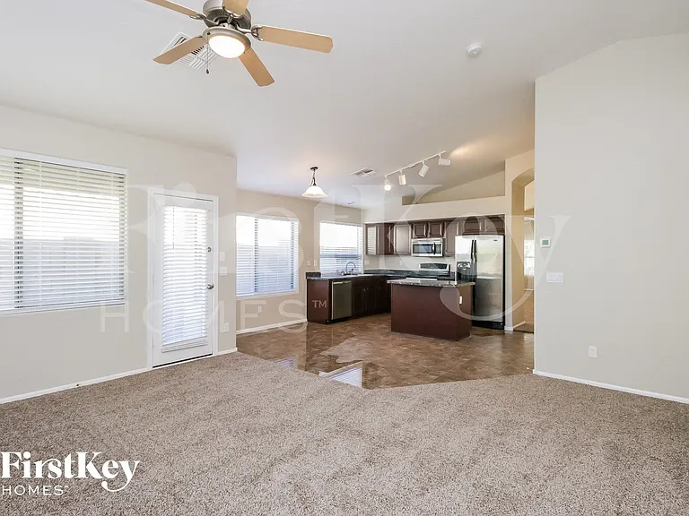 38154 N Rusty Ln — Photo 3