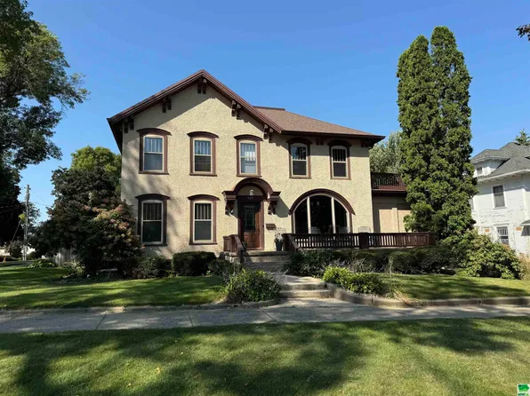 629 Central Ave SW, Le Mars, IA 51031