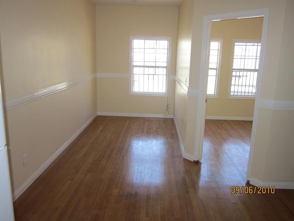 1st image of 228 Columbia Pl
