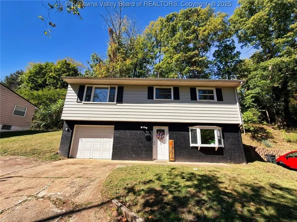 913 Upton Dr, South Charleston, WV 25309