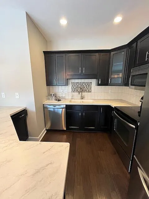 2 bed, 1113 sqft, $2,000 — Photo 3
