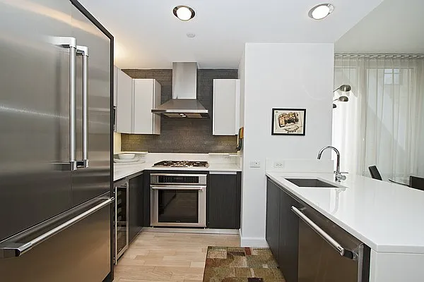 Sold by R New York | media 15