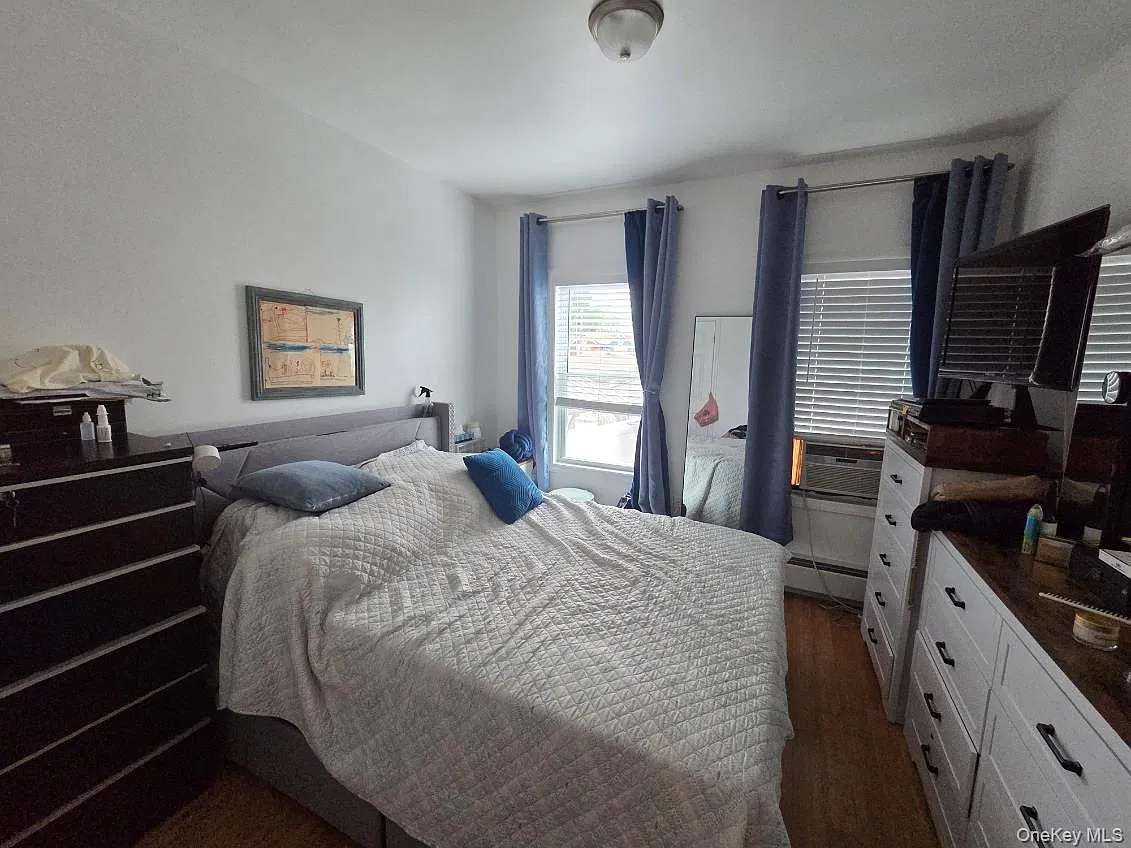 3 bed, 1.0 bath, 1680 sqft, $3,500 — Photo 2
