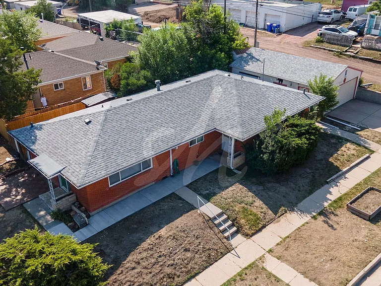 1003 E Columbia St — Photo 11