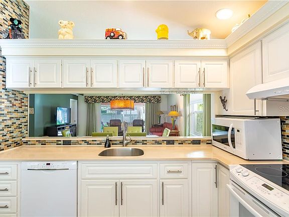 5th image of 3239 Woodberry Ln