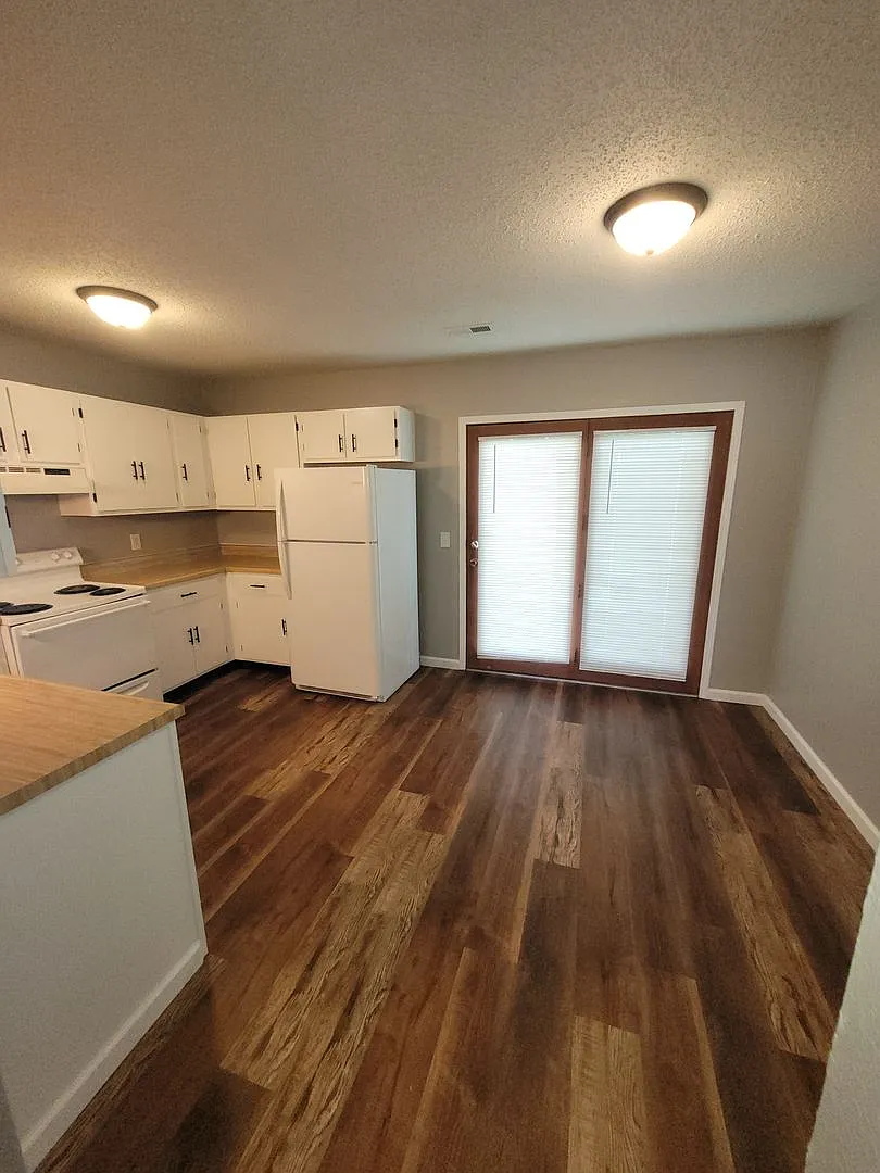 Cross Creek Apartments — Photo 2