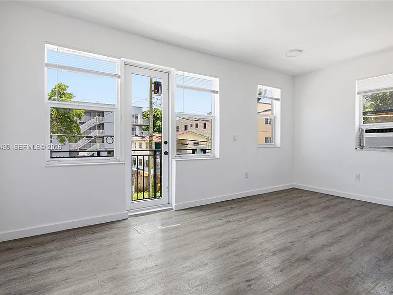 402 NW 12th Ave #205 — Photo 3