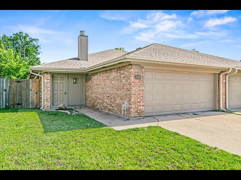 7517 Connie Ln — Photo 1