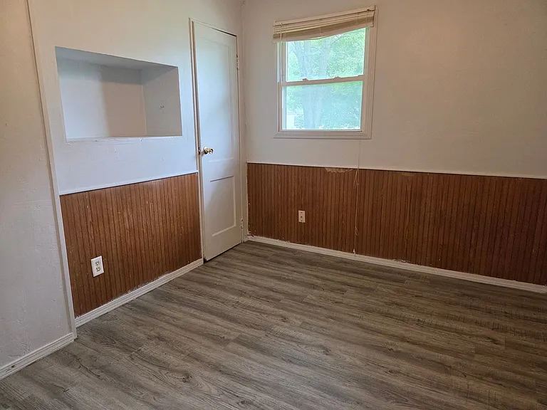946 S Hampton Rd — Photo 4