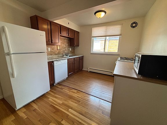 4th image of 3150 Schubert Ave APT 3