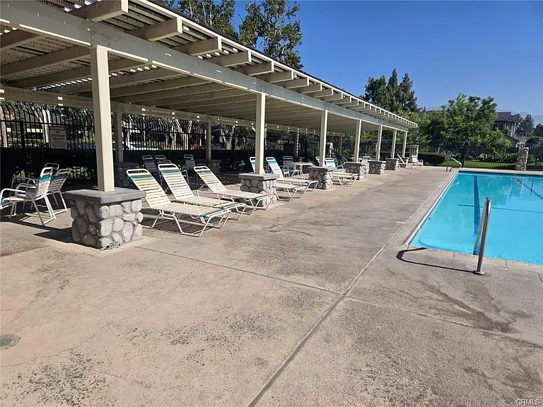 Community Pool & Lounge Area