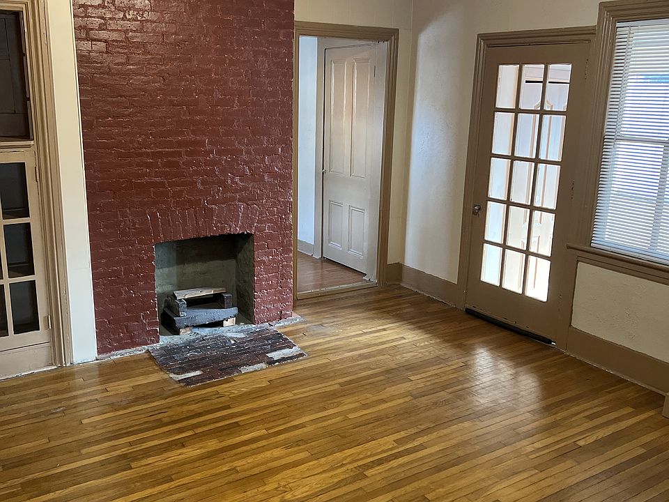 Livingroom Fireplace