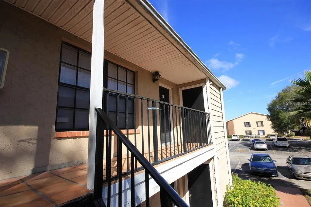 2 bed, 2.0 bath, 930 sqft, $1,350 — Photo 3