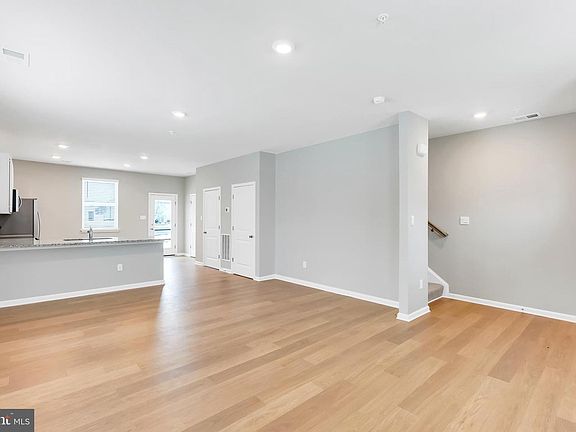 3rd image of 1408 Sugarplum Ln