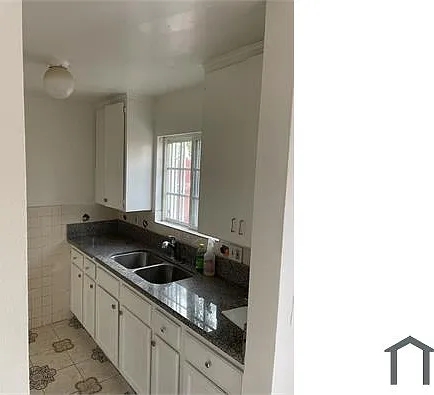 1118 E 17th St #4 — Photo 11
