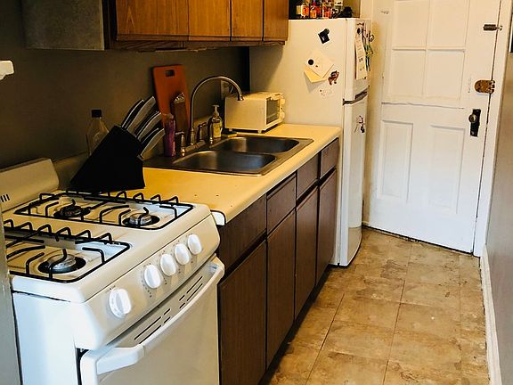 3rd image of 1074 W Thorndale Ave #3K