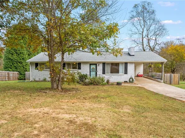 3151 Presley Dr, Winston Salem, NC 27107