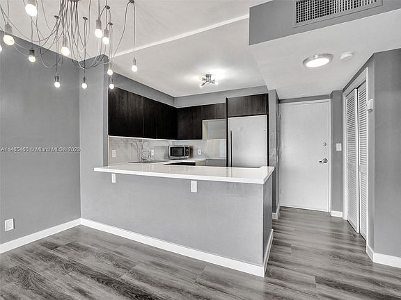 4th image of 1455 N Treasure Dr APT 5G