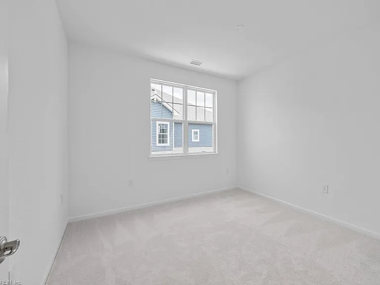 1749 Dresdon Ln — Photo 12