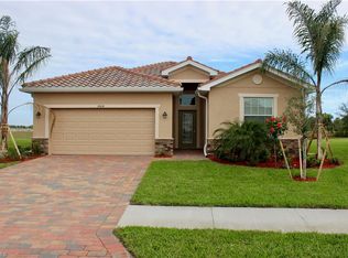 2414 Heydon Cir E, Naples, FL 34120