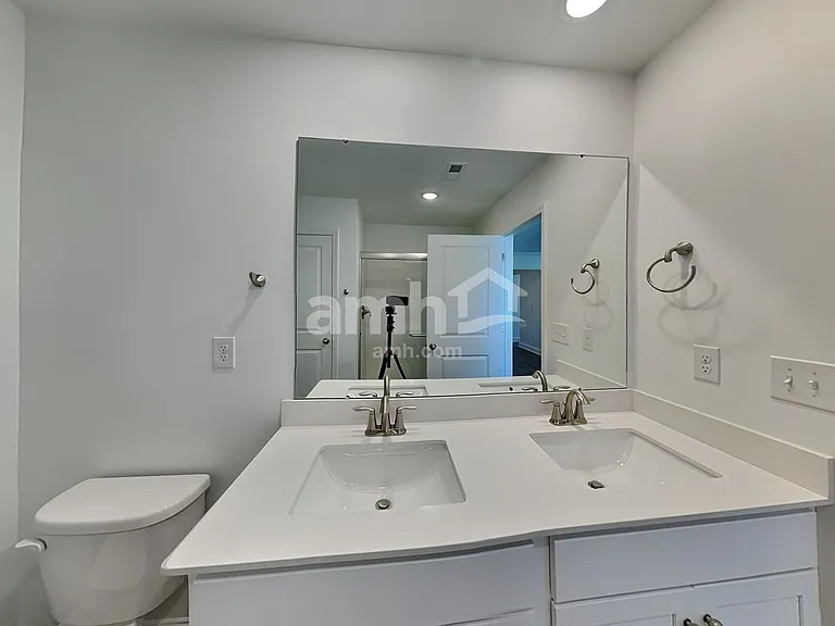 1208 Livengood Way — Photo 12