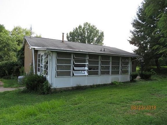 2nd image of 7080 Beverly Dr