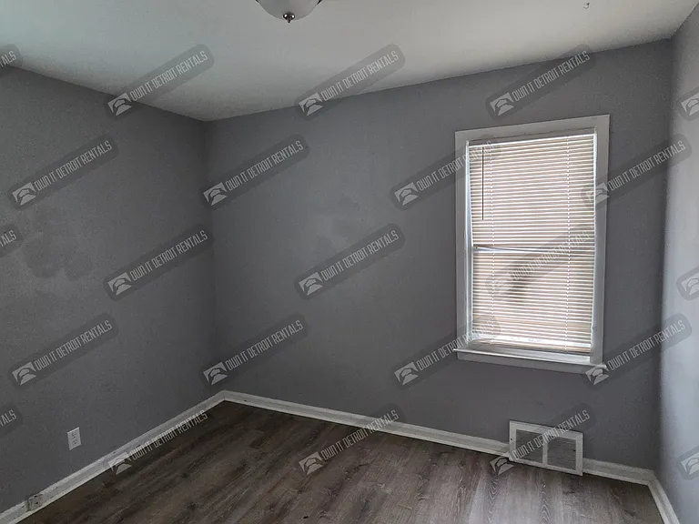 1139 S Bassett St — Photo 11