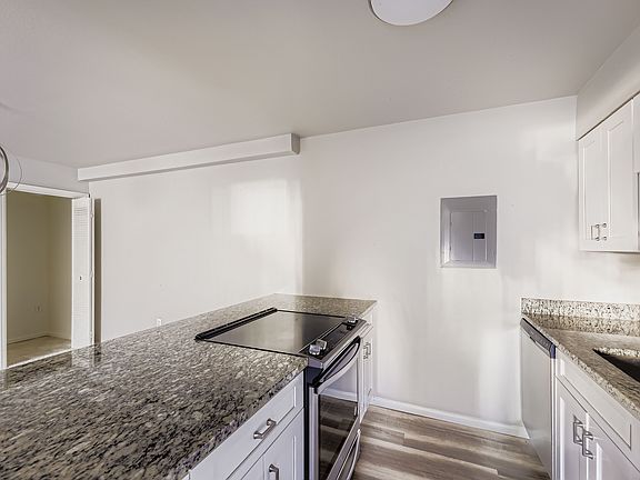 12148 Melody Dr Building 6 unit 108 - Web Quality - 005 - 08 Kitchen_08122025