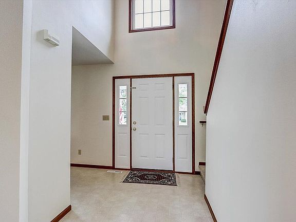 3rd image of 2509 Emslie Dr