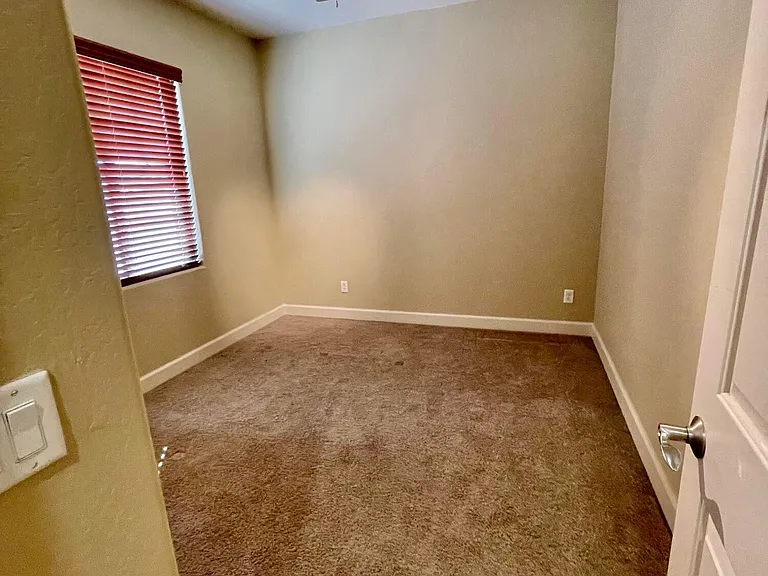 13586 N 152nd Dr — Photo 31