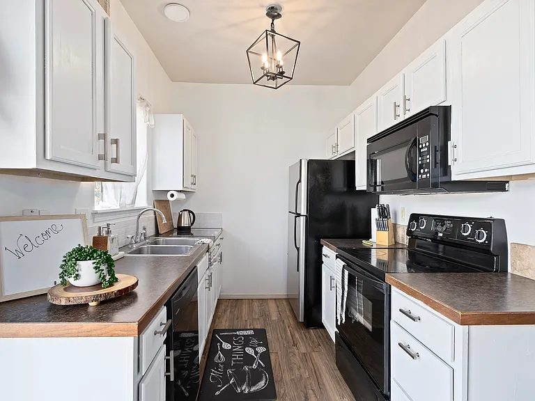 1544 Vista Dr — Photo 6