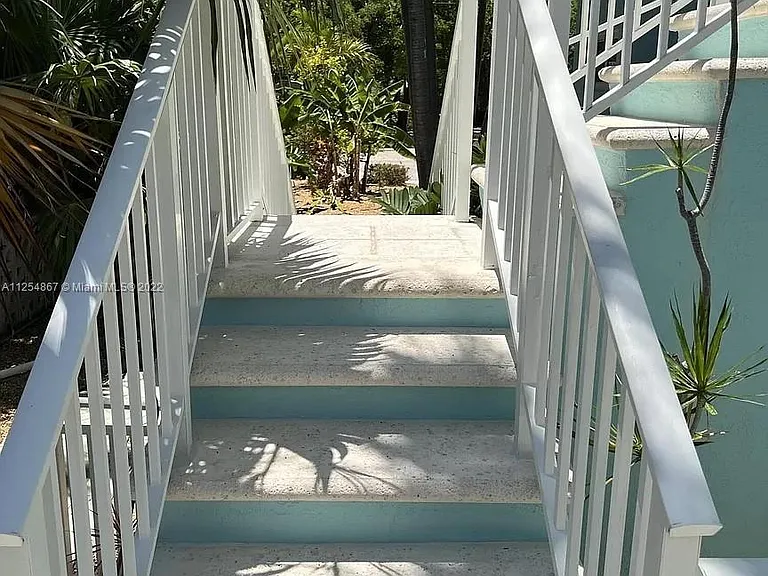 124 S Indies Dr — Photo 30