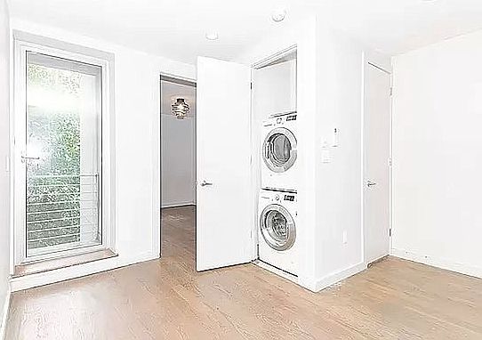 4th image of 274 Jefferson St #3BB