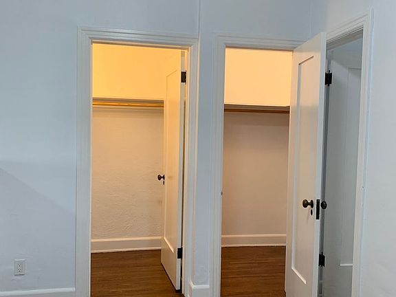 5th image of 4055 Melrose Ave