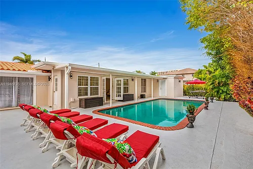 1960 Coral Reef Dr Photo 1